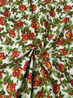 Scampolo Cotone Arredo Natalizio Palline Rosse e Agrifoglio su Sfondo Bianco 260 x 280